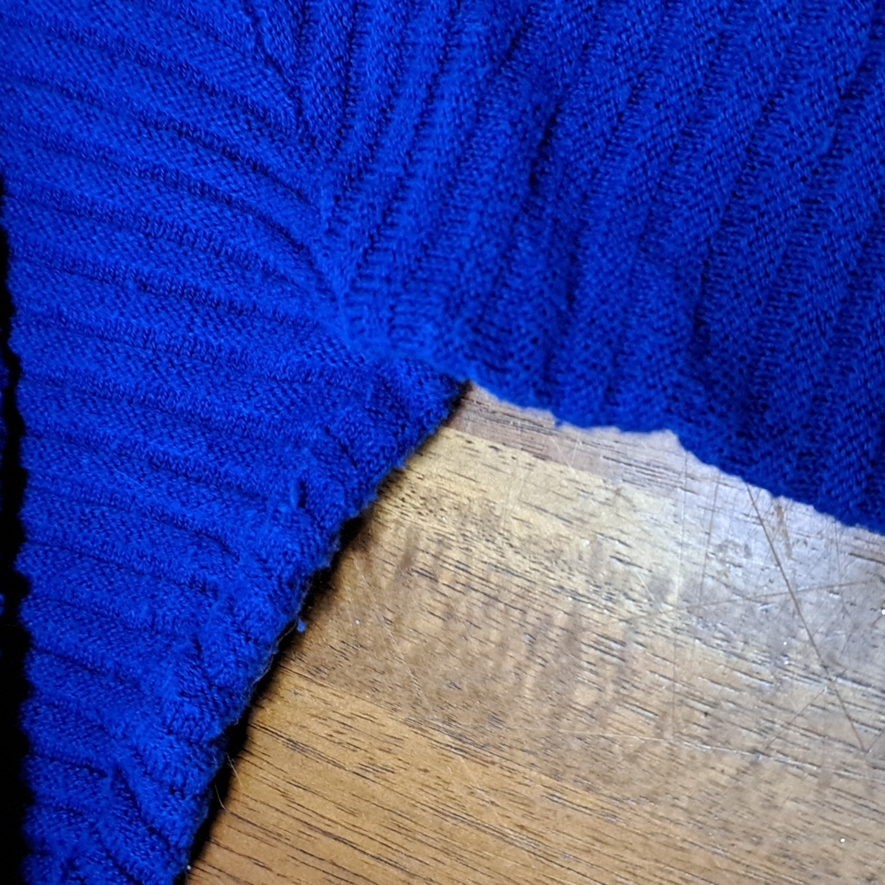 Blue sweater - Picture 5 of 9